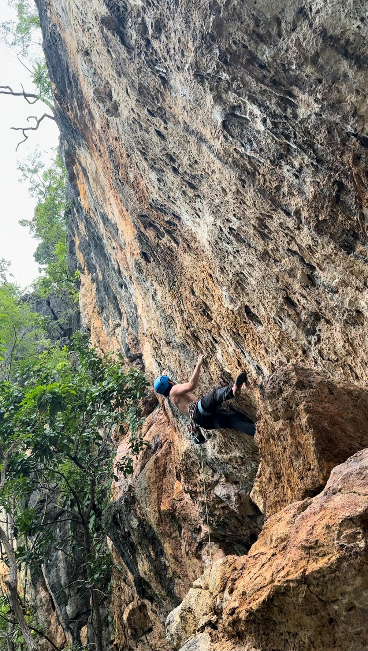 Suud Suud Jai / Put Your Heart Into It 6b+, Heart Wall climbing in Crazy Horse